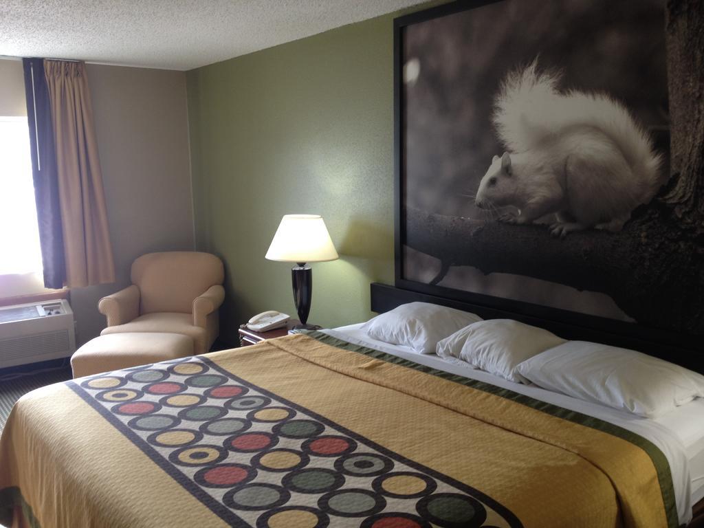 Super 8 By Wyndham Olney Motel Room photo